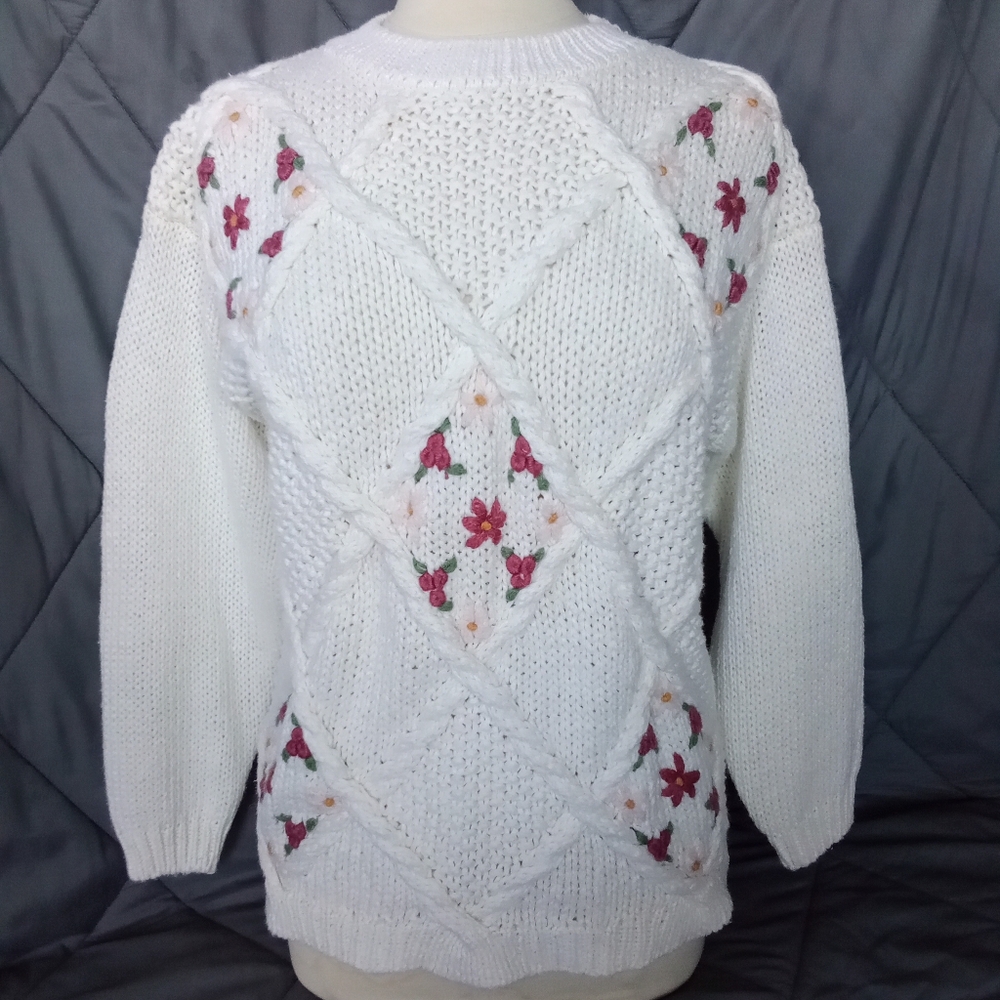 Women's Needles & Yarn Sweater Oversized Multi Knit Floral White Sweater Ribbed